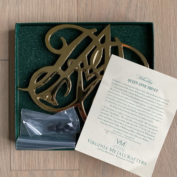 Queen Anne Cypher Trivet - Virginia Metalcrafters - Picture 2 of 7